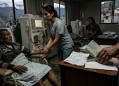 Entre la urgencia del pago y la fragilidad del sistema: Una mirada a la crisis de las clínicas de diálisis en Ecuador.