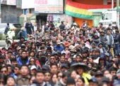 Personas se manifiestan este martes, en La Paz (Bolivia).