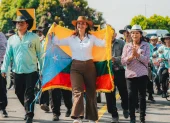 La prefecta participó en la entrega de la obra junto a representantes del sector agrícola local.