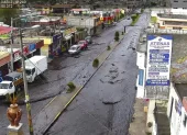 El aluvión en Aloasí dejó a las calles de esa parroquia de Mejía cubiertas de fango.