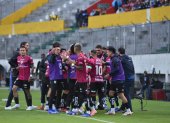 Los jugadores de Independiente del Valle celebran el séptimo título logrado por los rayados.