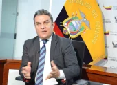 José Serrano permanece detenido en un centro migratorio de Miami mientras se define su situación judicial.