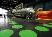 Esta fotografía muestra la sala de turbinas de la central nuclear de Almaraz, en el oeste de España, el 23 de abril de 2026.