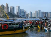 El 19 de abril de 2026, varias embarcaciones se encuentran amarradas en Santa Marta, departamento de Magdalena, Colombia.