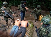Militares durante el operativo contra la minería ilegal en Morona Santiago.