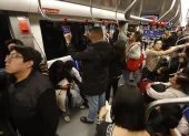 El Metro de Quito movilizó más de 221 mil pasajeros en medio de problemas de abastecimiento de gasolina en la capital.