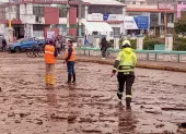 Un aluvión en Aloasí dejó viviendas afectadas, vías dañadas y familias limpiando el lodo tras la emergencia.