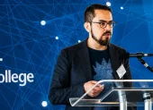 Inty Andrés Gronnenberg Ipiales durante una intervención pública vinculada a innovación y tecnología.