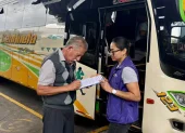 El control de tránsito en Ecuador incluye la supervisión del cumplimiento de normas, revisión de documentos y verificación del estado de la licencia de conducir.