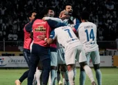 Jugadores de Liga de Quito festejan un gol.