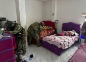 Personal de las Fuerzas Armadas realizó el allanamiento a la vivienda. En el procedimiento hallaron un centro clandestino de monitoreo a barrios de La Fragata.