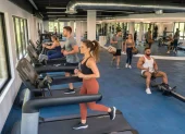 El nuevo gimnasio de Lacosta contará con equipamiento Life Fitness y espacios modernos pensados para el bienestar y entrenamiento de sus socios.