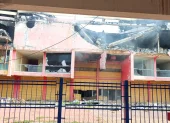 El humo que salió desde la infraestructura del centro comercial generó alarma en el sector.