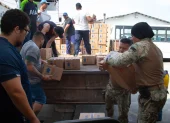 Las autoridades supervisaron la recepción y distribución del cargamento, que incluye antibióticos, antifúngicos, antiinflamatorios y fármacos especializados.