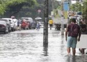 En sectores del norte de Guayaquil es común que se registren inundaciones por las lluvias.
