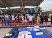 Policía detuvo a 10 personas en Guayaquil por microtráfico en operativo en Pascuales.