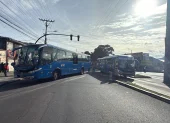 Personal de emergencia atendió a las víctimas de dos siniestros viales ocurridos en el norte y sur de Quito.
