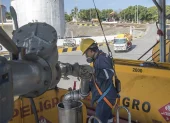 Petroecuador informó que el reingreso de la FCC permitirá aumentar la producción de gasolinas y gas doméstico (foto referencial).