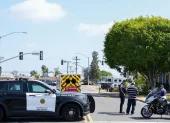 Integrantes de la Policía de San Diego custodian la zona del ataque contra una mezquita este lunes, en San Diego (Estados Unidos).