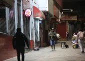 En tiempo de toque queda los negocios cierran más temprano y con ello se pierde de vender.