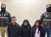 Tres personas fueron aprehendidas en el sur de Quito por presuntamente robar celulares en buses urbanos.