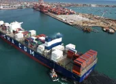 El puerto del Callao tiene un tráfico diario de alrededor de 5.000 camiones que contienen carga.