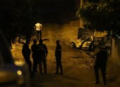La detonación del auto cargado con tanques de gas doméstico se dio en la cooperativa El Sol, en el sector Trinidad de Dios, noroeste de Guayaquil.