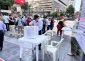 Ciudadanos votaron en unas elecciones simbólicas organizadas por Unidad Popular en el centro de Guayaquil, este jueves 21 de mayo.