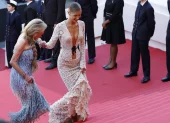 El vestido de Bella Hadid lleva la firma de Schiaparelli y se inspiró en un histórico diseño usado por Jane Birkin en los 60.