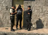 Policía y agentes de Segura EP atendieron el reporte por bullicio en una vivienda.