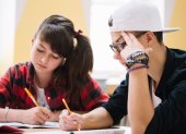 Estudiar después de los 18 años es uno de los requisitos para mantener el beneficio social de la pensión de montepío del IESS.