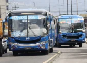 El Municipio aprobó un alza de pasajes en Quito. Los usuarios deberán cancelar una tarifa de 40 centavos, en lugar de los 35 que se pagaba antes.
