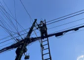 La gestión energética del Gobierno enfrenta cuestionamientos por retrasos en proyectos y soluciones temporales para evitar apagones.
