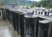 Autoridades recorrieron este viernes la captación de la central Coca Codo Sinclair, a fin de constatar la operatividad de esta infraestructura hidroeléctrica.