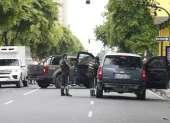 Agentes de Criminalística recabaron indicios tras el ataque armado a tres personas en Esmeraldas y Pedro Pablo Gómez, el pasado 10 de mayo.