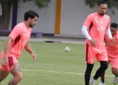 Barcelona entrena en Manta para el partido ante Delfín.