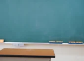 Familias vulnerables deben cubrir reparaciones escolares ante la falta de mantenimiento.