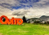 La descentralización vuelve al debate político y urbano en Quito.
