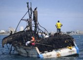 Así terminó el barco que se incendió la mañana de este domingo en el muelle del cantón La Libertad