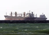 Imagen de archivo de un petrolero cruzando el Estrecho de Ormuz, en Omán.