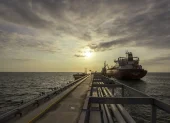 El alza del precio internacional del crudo y de los derivados importados presiona la balanza petrolera de Ecuador.