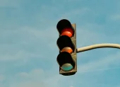 Semáforo instalado en la Vía a la Costa, tras pedidos ciudadanos en el km 14.5.