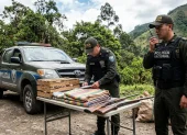 Referencial.Policías registran evidencias decomisadas durante operativos en Bolívar.