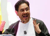 La última medición del Centro Nacional de Consultoría ubica a Iván Cepeda primero en las encuestas con 33,4 % de intención del voto.