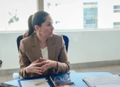 Luisa González durante una actividad política tras la ratificación de la multa impuesta por el TCE.