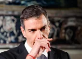 El presidente del Gobierno, Pedro Sánchez, ofrece una rueda de prensa en la Embajada de España en el Vaticano, este miércoles.