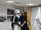 30 de abril de 2024. El entonces ministro de Energía encargado, Roberto Luque, en en una rueda de prensa en Quito.