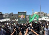 Gazatíes asisten este miércoles al funeral de Mohammed Odeh, jefe militar del grupo islamista Hamás.