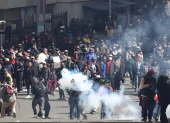 Campesinas y transportistas protestan en las calles de La Paz en medio de la crisis política y económica.