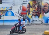 Un mural de Willian Pacho forma parte del ambiente previo a la final de la Champions League.